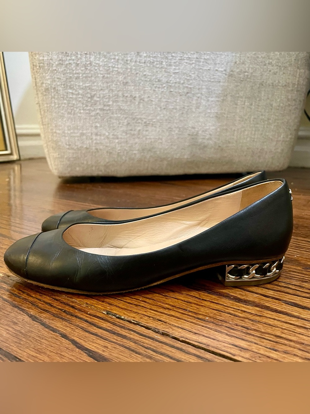 Chanel leather flats with chain detail heel